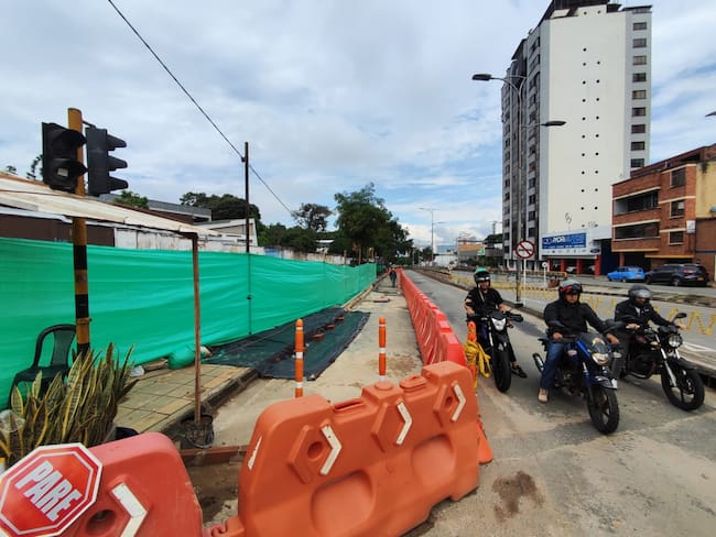 En 2 meses hay paso total sobre la avenida Quebradaseca, comunidad exige alumbrado público