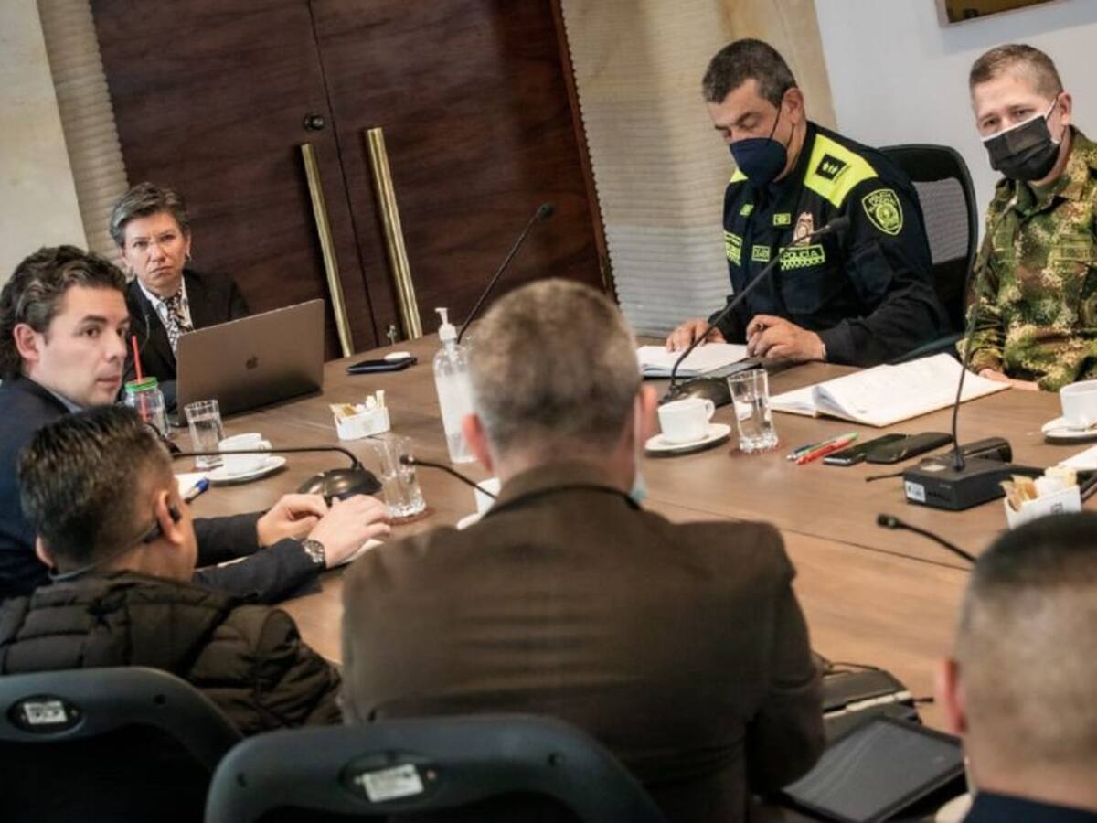 "Miserables, asesinos y cobardes": Claudia López condena ataque terrorista