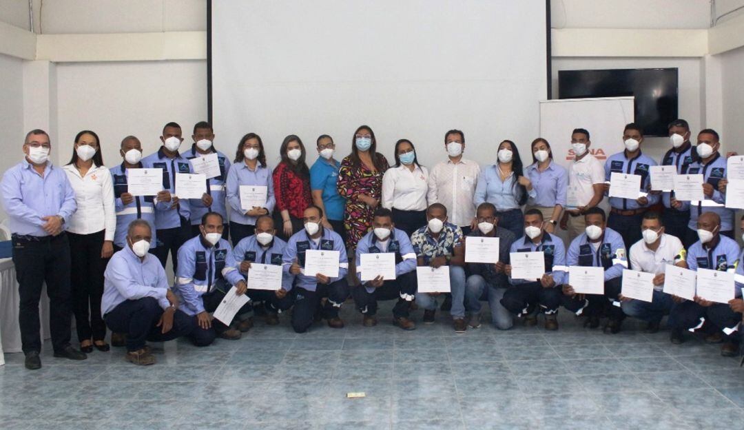 La certificación de competencias laborales es un proceso que el SENA ofrece para trabajadores o personas independientes