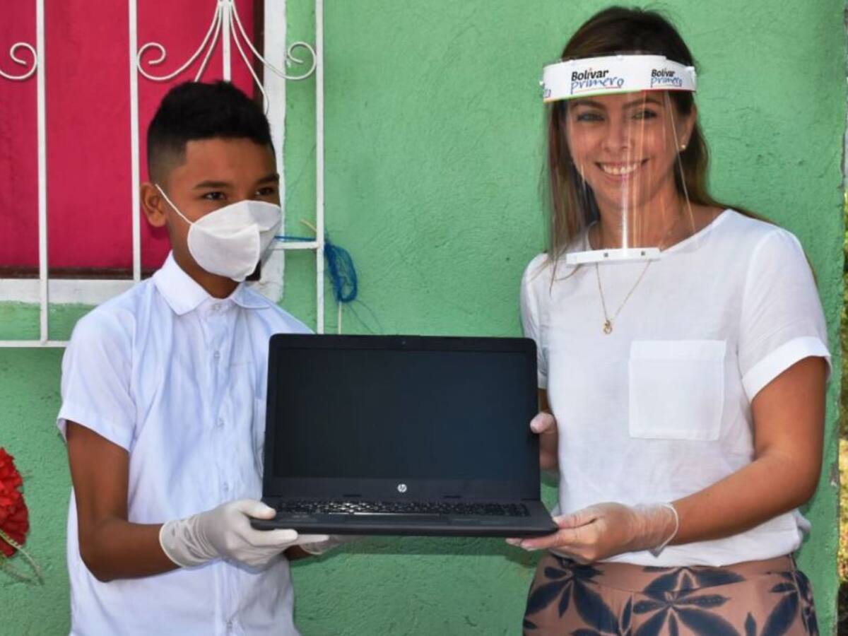 2.892 computadores para favorecer a 11 municipios de Bolívar