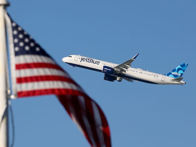 Audio: Así fue la conversación entre piloto de JetBlue y torre de control tras evitar “colisión”