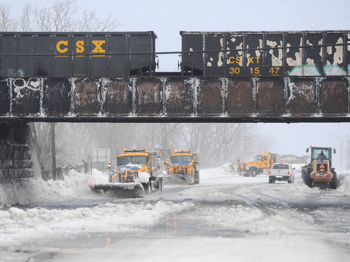 Despliegan tropas de la Guardia Nacional por histórica tormenta invernal en EE.UU.