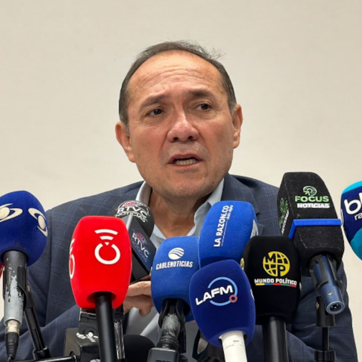 “Con la platica de la gente haciendo negocios”: ministro de Trabajo cuestiona a Asofondos