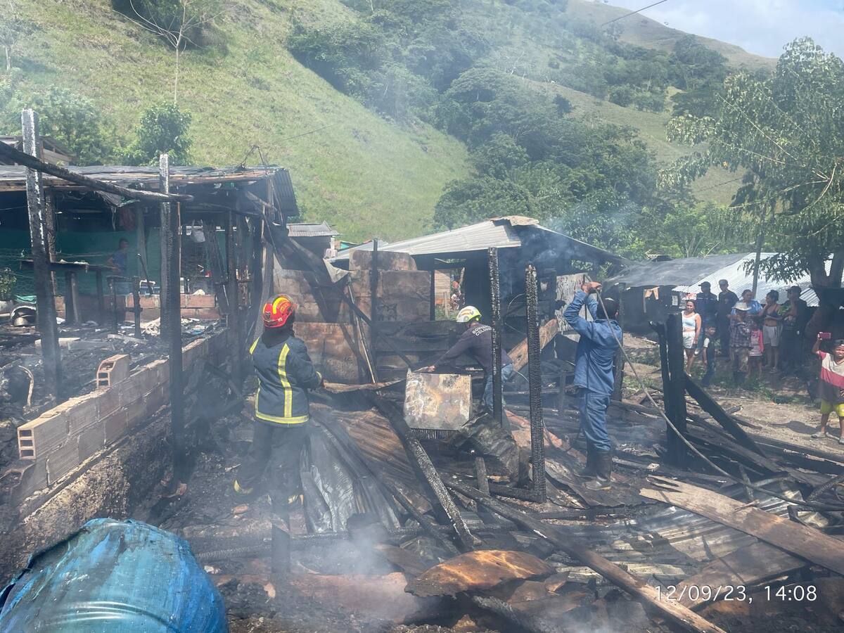 Dabeiba: Un incendio quemó ocho casas y dejó a 30 personas damnificadas