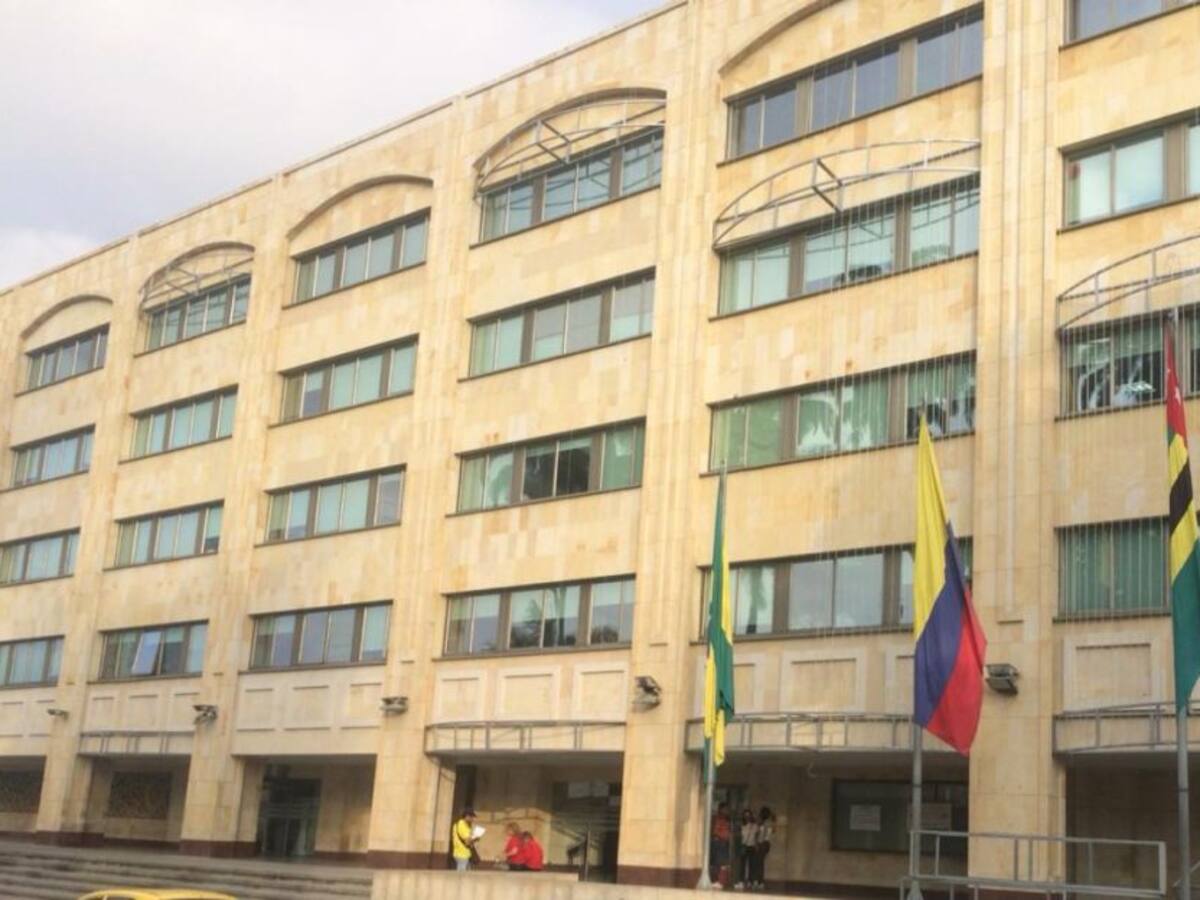Gobernador designa reemplazo del alcalde