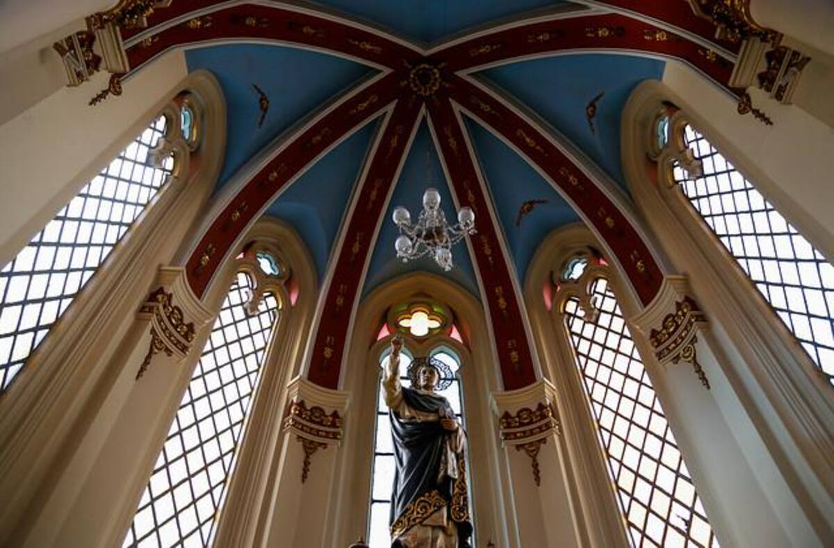 Imágenes de algunas de los principales templos e iglésias cátolicas de Bogotá, donde los fieles se reúnen a conmemorar la pasión de Cristo.
