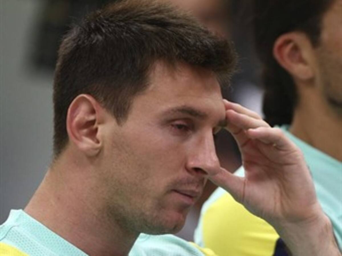 Messi niega y el papa juega