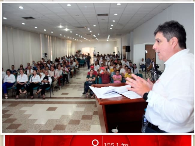 Asistieron más de 300 personas, que activamente participaron de la audiencia.