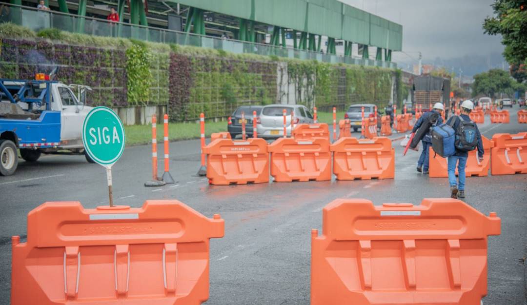 Obras en la Avenida Regional Sur, entre Ancón y el Centro Comercial Mayorca. Foto: Caracol Radio. 