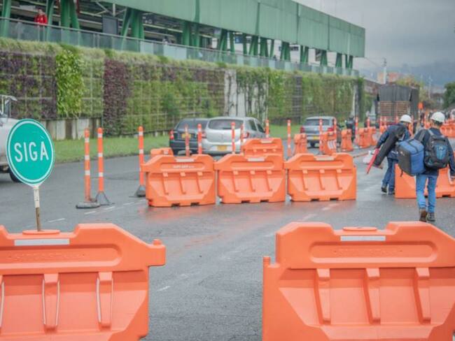 Obras en la Avenida Regional Sur, entre Ancón y el Centro Comercial Mayorca. Foto: Caracol Radio.