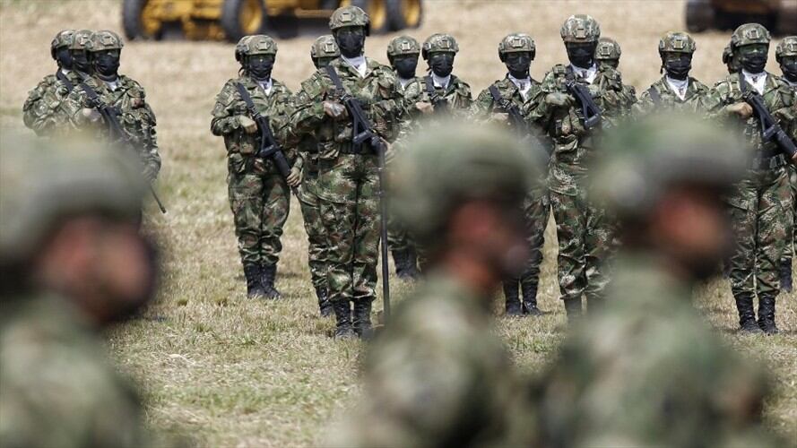Comunidades habrían impedido la ofensiva de las tropas contra estructuras ilegales. Foto: Colprensa/Camila Díaz