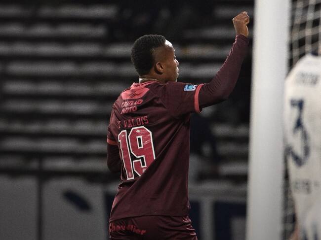 Yoshan Valois celebra uno de sus goles ante Talleres / X: @clublanus.