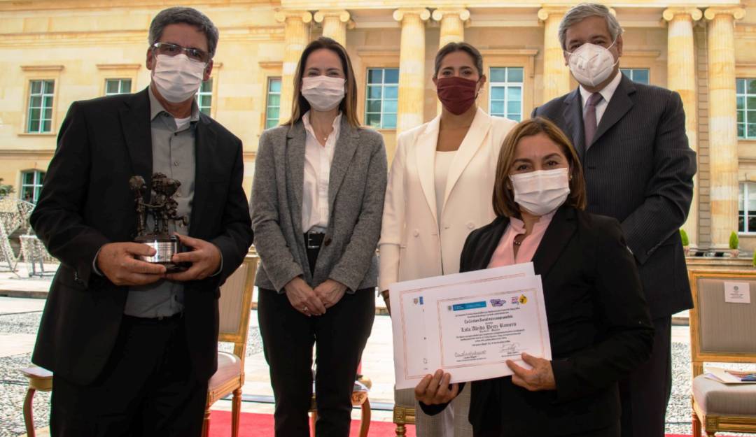 El alcalde de Turbaco, fue galardonado por la Consejería Presidencial para la Niñez y Adolescencia y la Corporación Juego y Niñez, en Bogotá