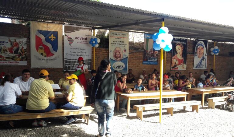 Más de 420 mil raciones de alimentos ha repartido la iglesia católica a los extranjeros