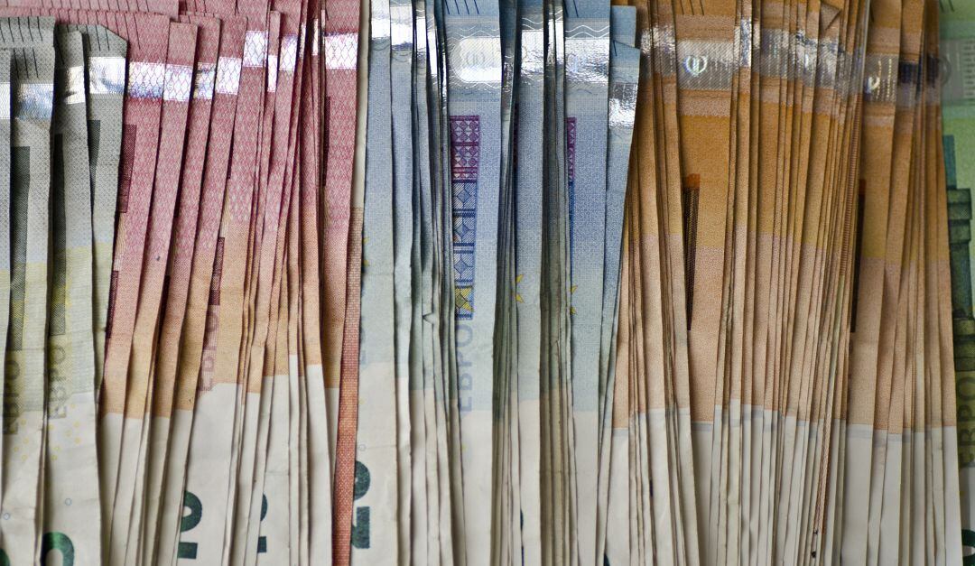 Cierre dólar y euro este martes 12 de abril del 2022