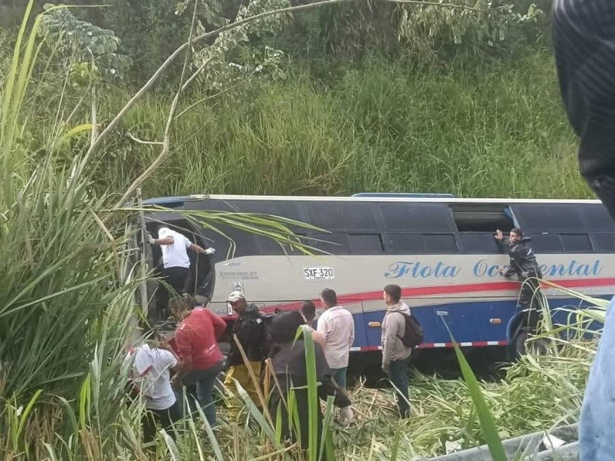 Bus que transportaba funcionarios de la Fiscalía del Chocó, sufrió un accidente en vías de Risaralda