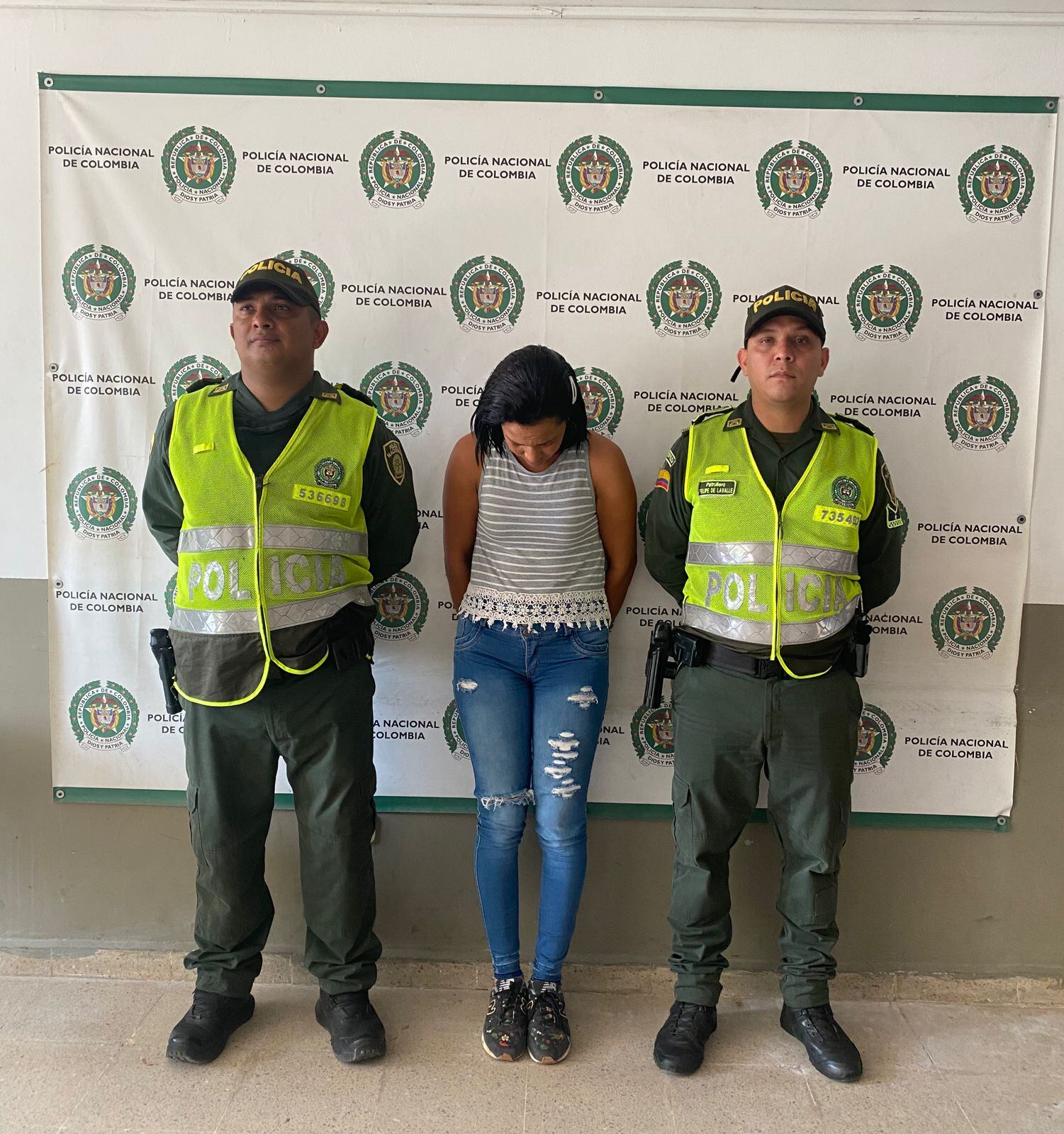 Mujer capturada tras agredir en la cabeza con un martillo a su propia hija / Cortesía DEATA.