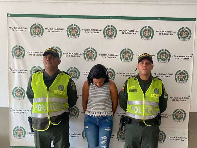 Mujer capturada tras agredir en la cabeza con un martillo a su propia hija / Cortesía DEATA.