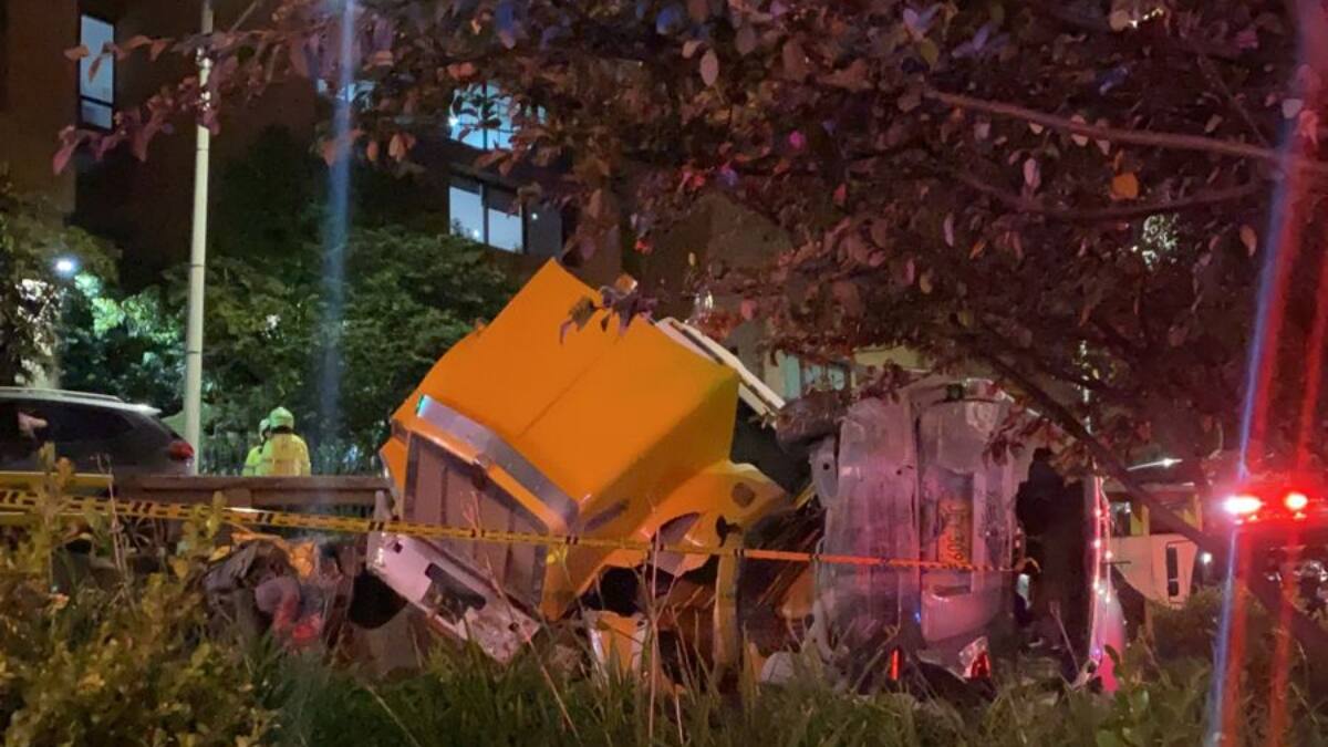 Accidente en la Circunvalar: asciende cifra de muertos tras volqueta que cayó sobre dos vehículos