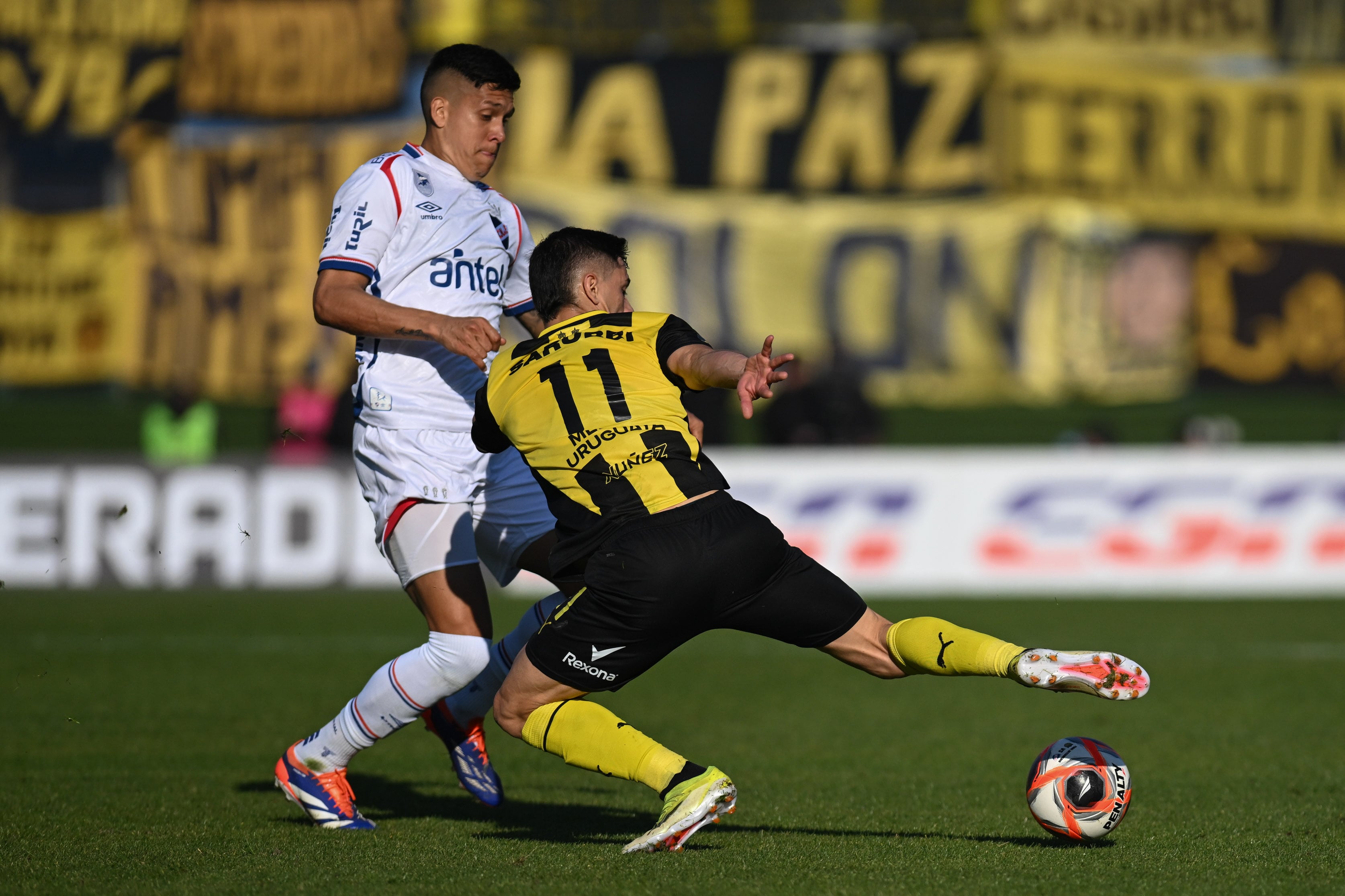MONTEVIDEO, URUGUAY - JULY 6: Julián Millán of Nacional vies for the ball with Maximiliano Silvera of Peñarol during a Torneo Intermedio 2025 Final match between Peñarol and Nacional at Estadio Centenario on July 6, 2025 in Montevideo, Uruguay. (Photo by Guillermo Legaria/Agencia Gamba/Getty Images)