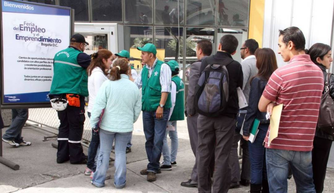 Personas en búsqueda de empleo en Colombia.   Foto: Colprensa / archivo