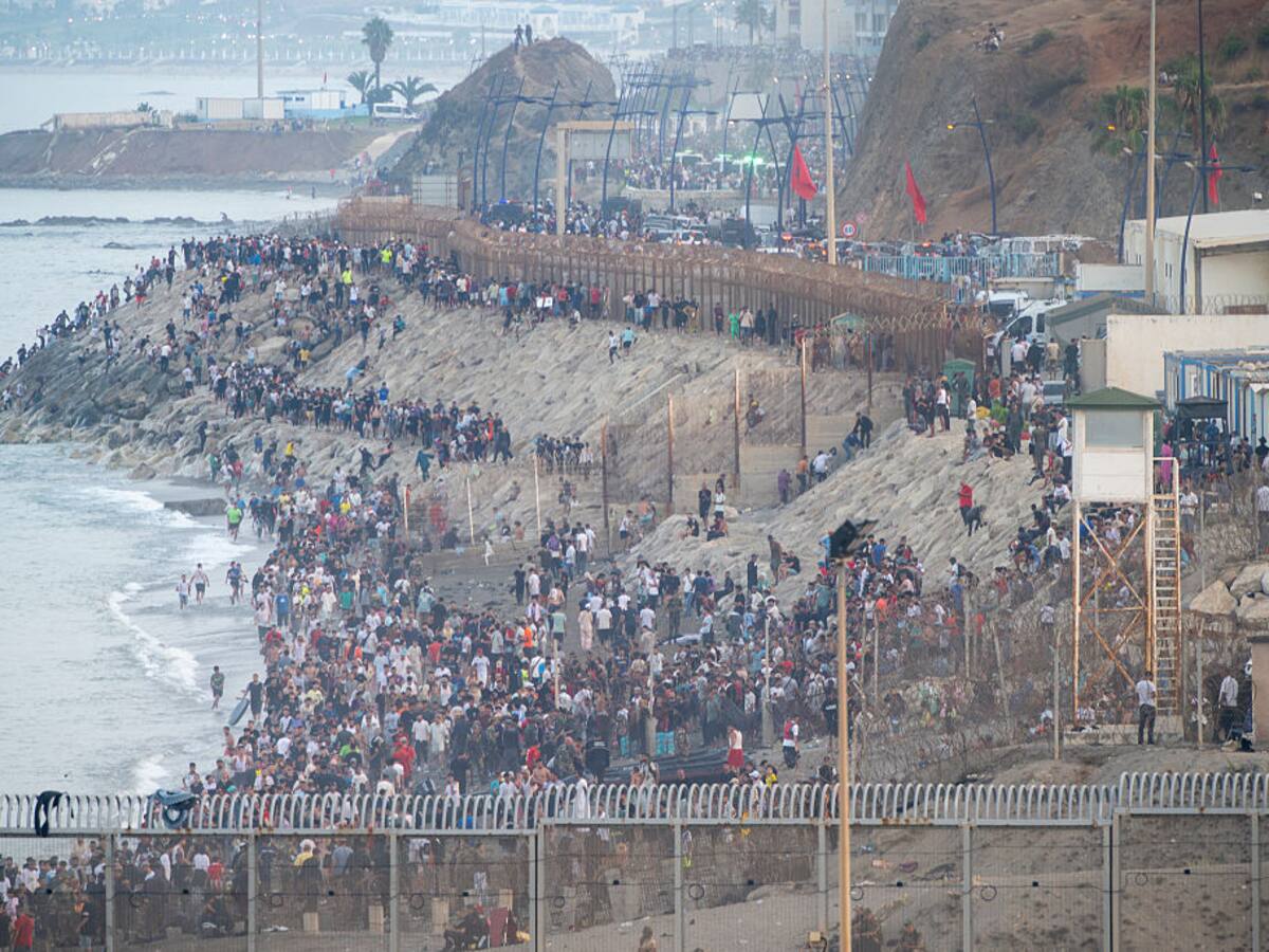 Crisis migratoria en Ceuta: ¿cómo se está atendiendo la llegada de más de 60.000 personas?