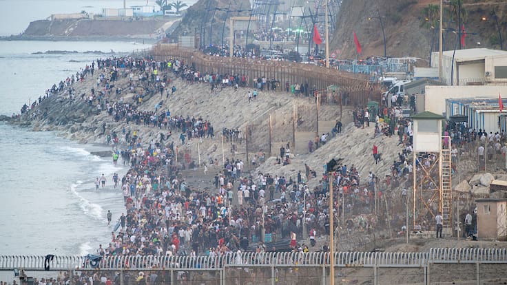 Crisis migratoria en Ceuta: ¿cómo se está atendiendo la llegada de más de 60.000 personas?