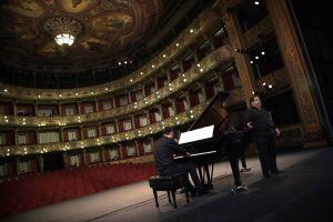 Valeriano Lanchas tiene una estrecha relación con el Teatro Colón.