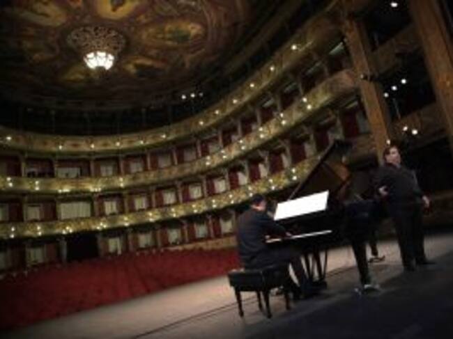 Valeriano Lanchas tiene una estrecha relación con el Teatro Colón.