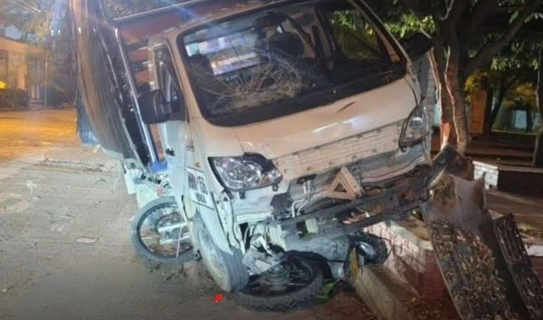 Dos policías heridos en accidente de tránsito