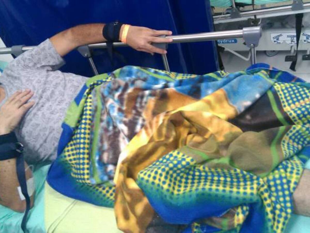 Taxista intenta lanzarse al vacío porque no logra ser operado