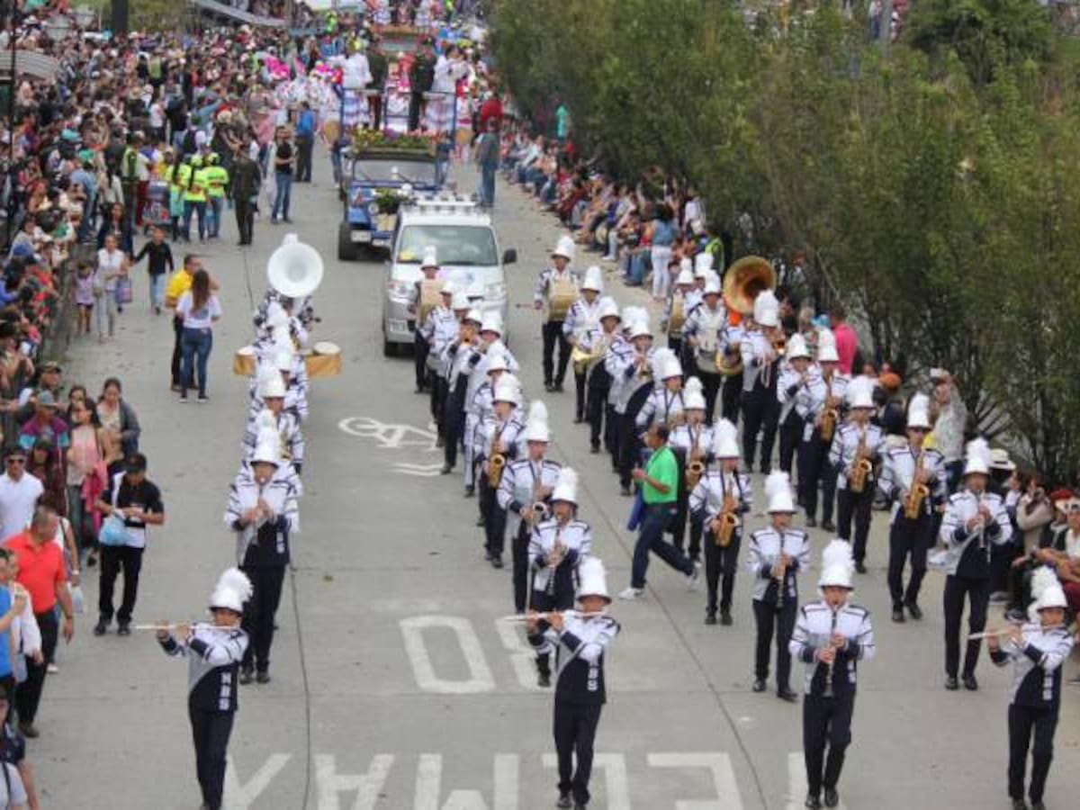 El Desfile de las Carretas del Rocío, llega en el cuarto día de Feria