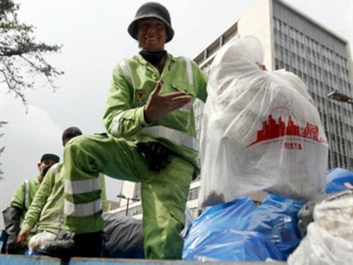 Trabajadores de Aguas de Bogotá piden que continúe el programa Basura Cero