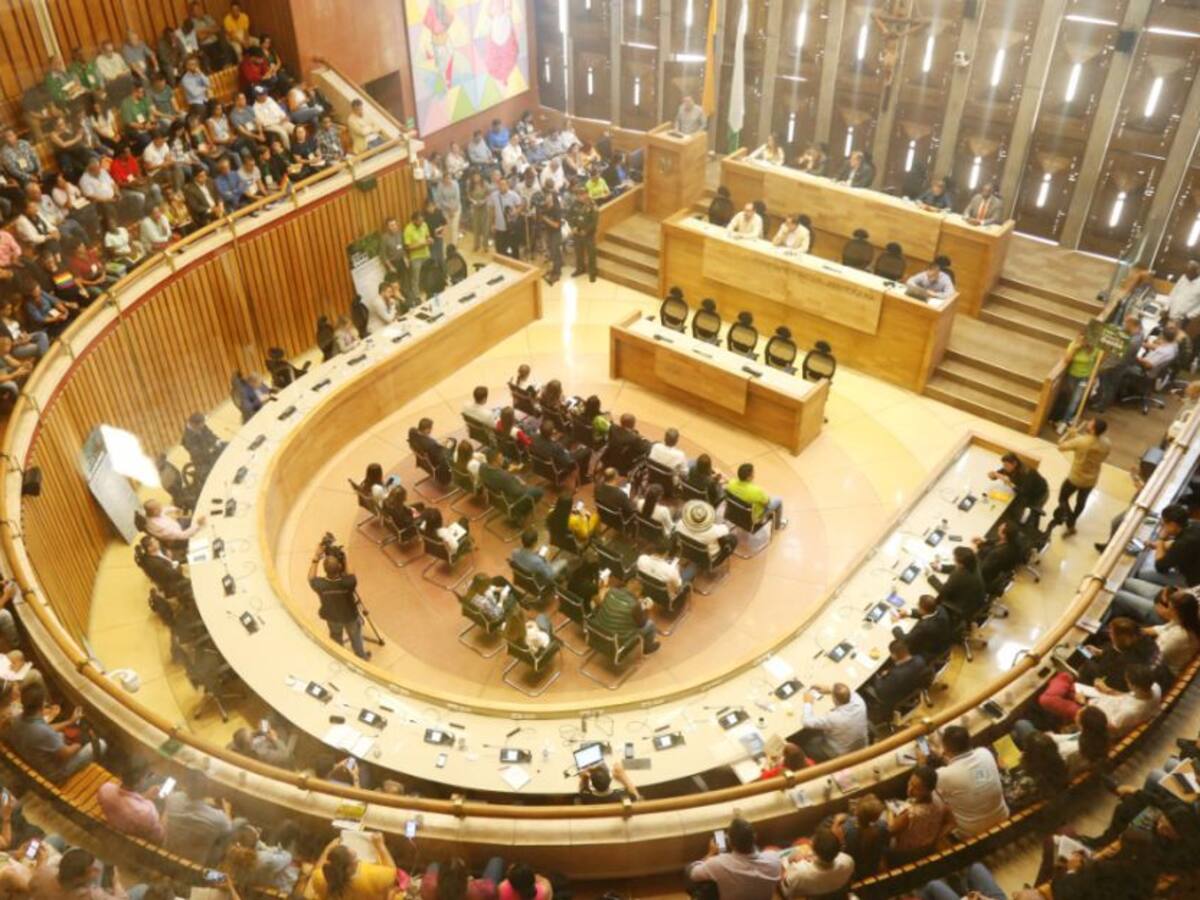 Asamblea le entrega un informe con soluciones a la coyuntura actual