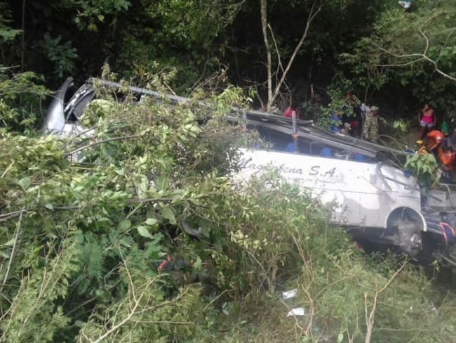 Cinco víctimas fatales deja accidente de un bus en la vía Panamericana
