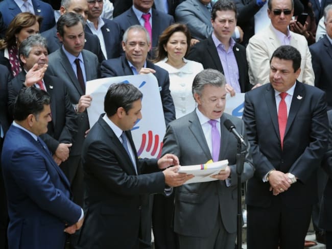 Santos confía en que rápidamente Congreso autorice el plebiscito por la paz