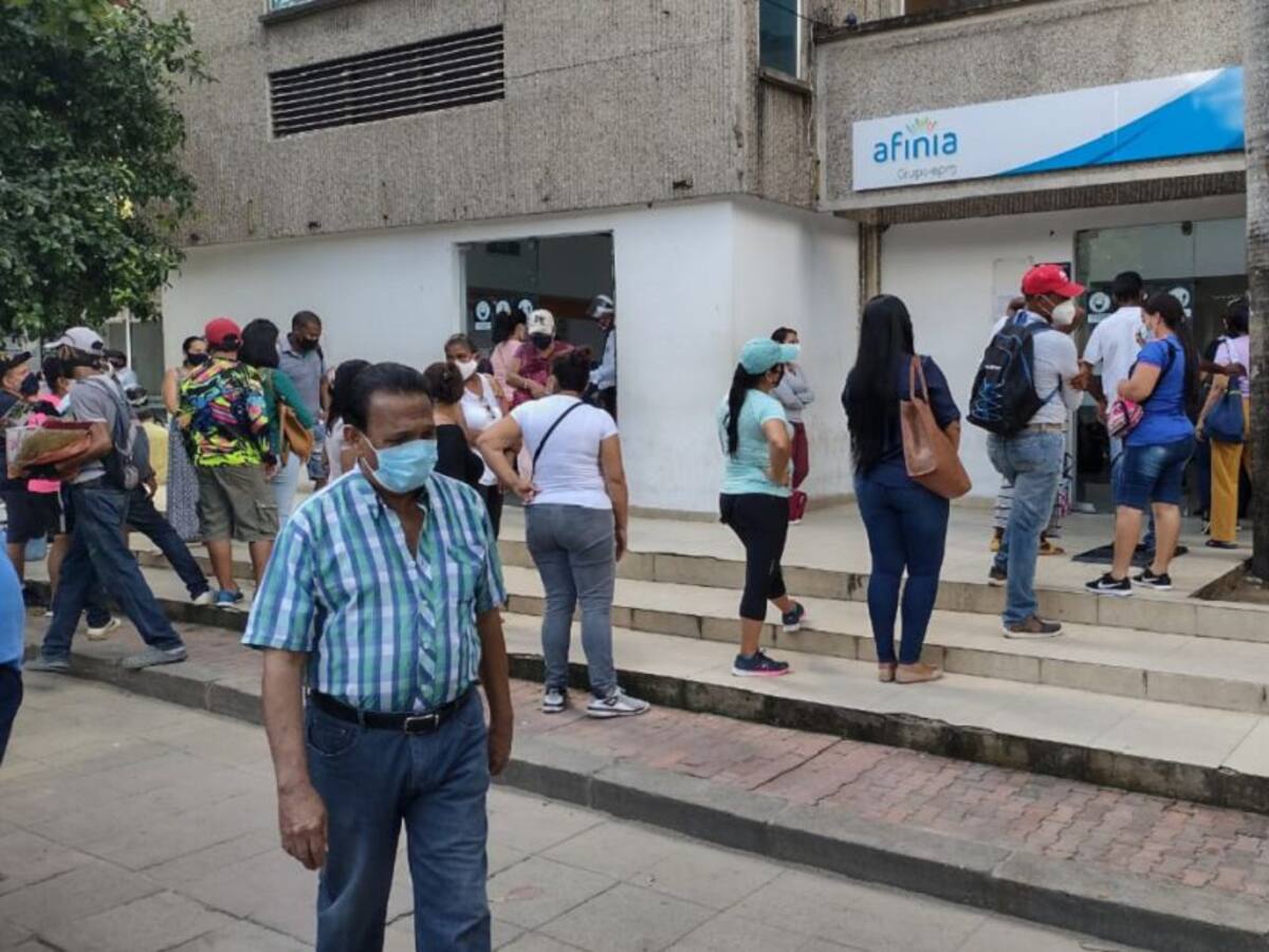 Largas filas en Cartagena para hacer reclamos a Afinia