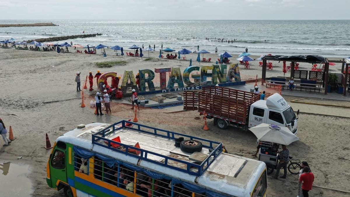 Inician el desmonte de las letras de Cartagena para su restauración e instalación en Puerto Duro