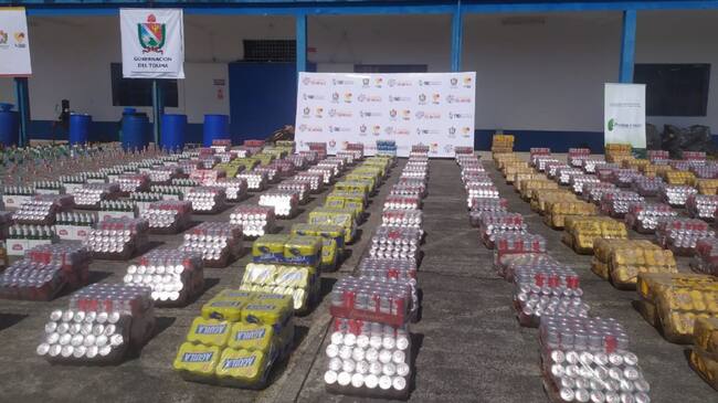 Licor de contrabando destruido en el Tolima
