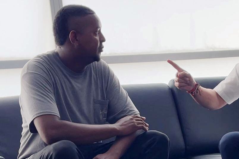 Cárcel para hombre que golpeó a mujer en el corredor de carga