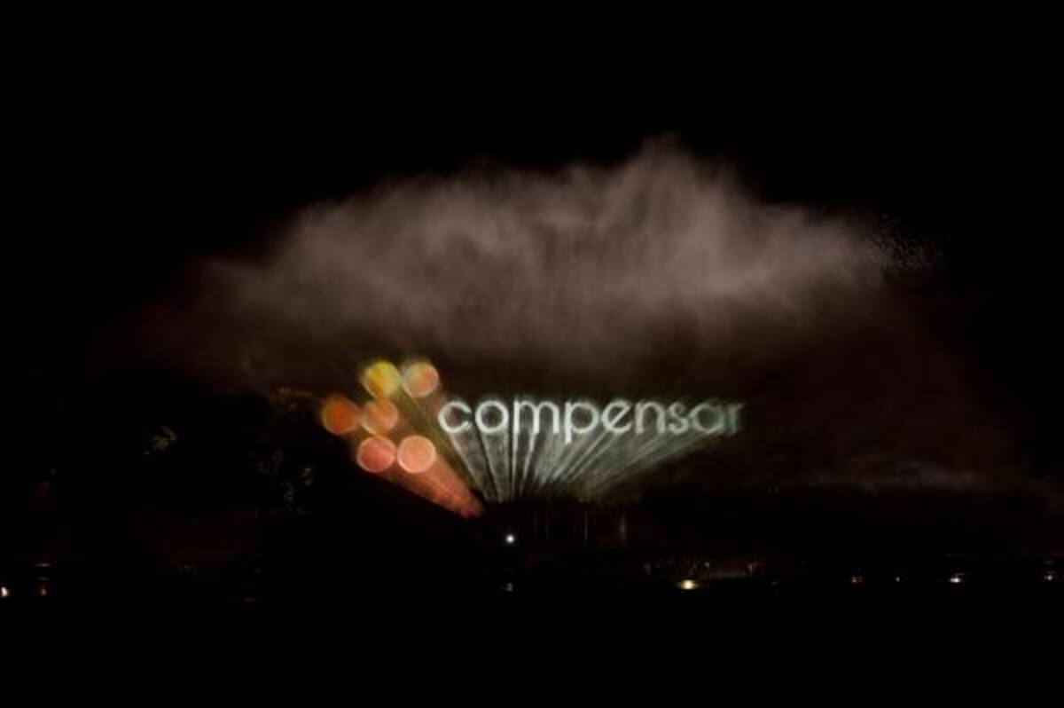 Compensar inauguró el show de fuentes de agua, luz y música con la pantalla más grande de Latinoamérica.