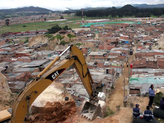 Tres familias se salvaron de milagro tras desplome de viviendas en Soacha