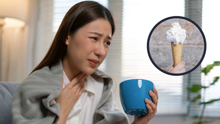 Mujer con dolor de garganta sosteniendo un vaso y a su lado un cono de helado (Getty Images)