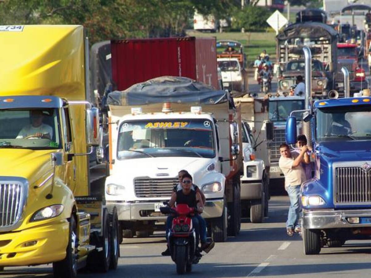 El país necesita un transporte de carga justo, transparente y eficiente: Santos