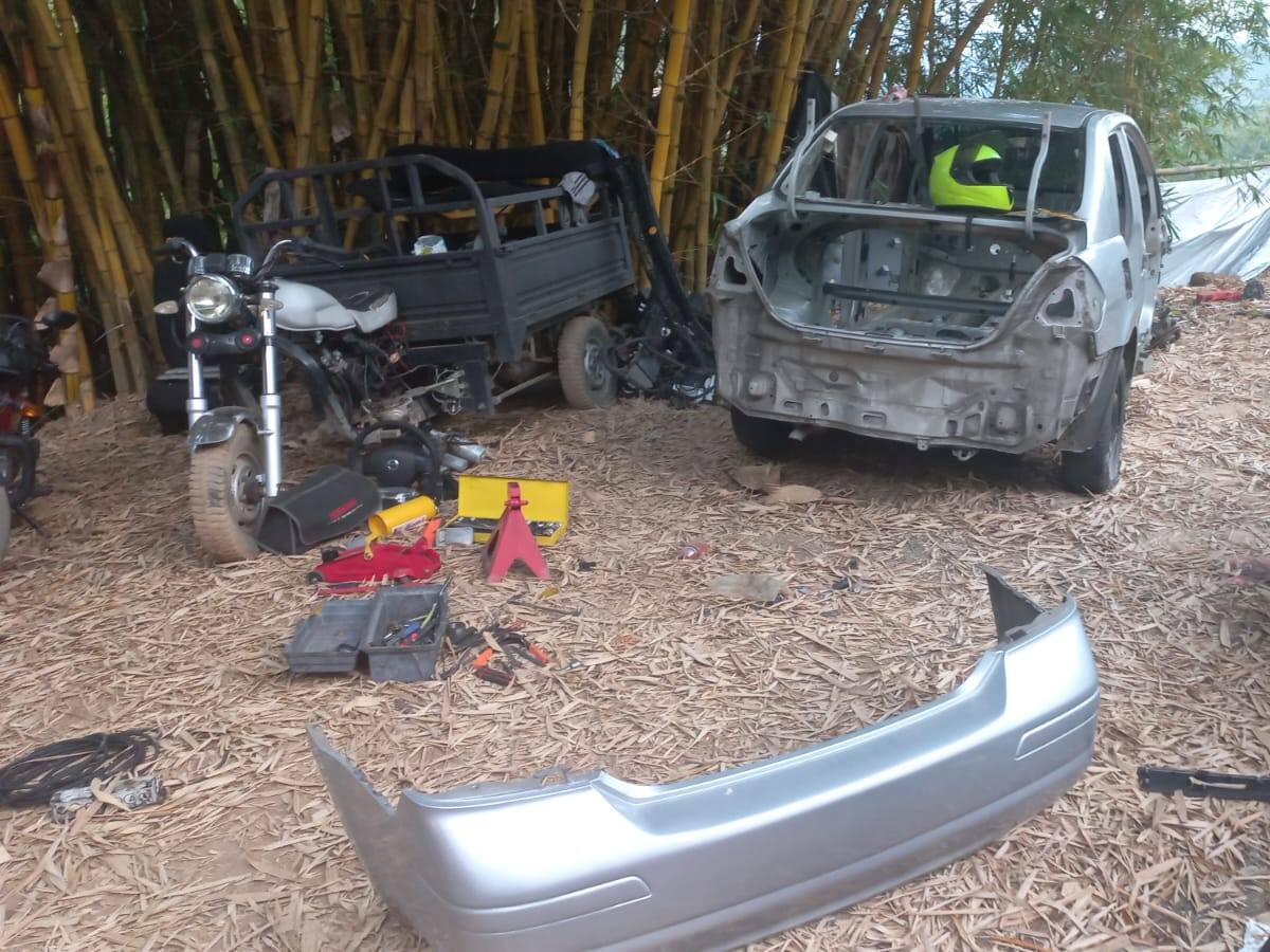 Capturan a cuatro desguazadores de vehículos en Cali