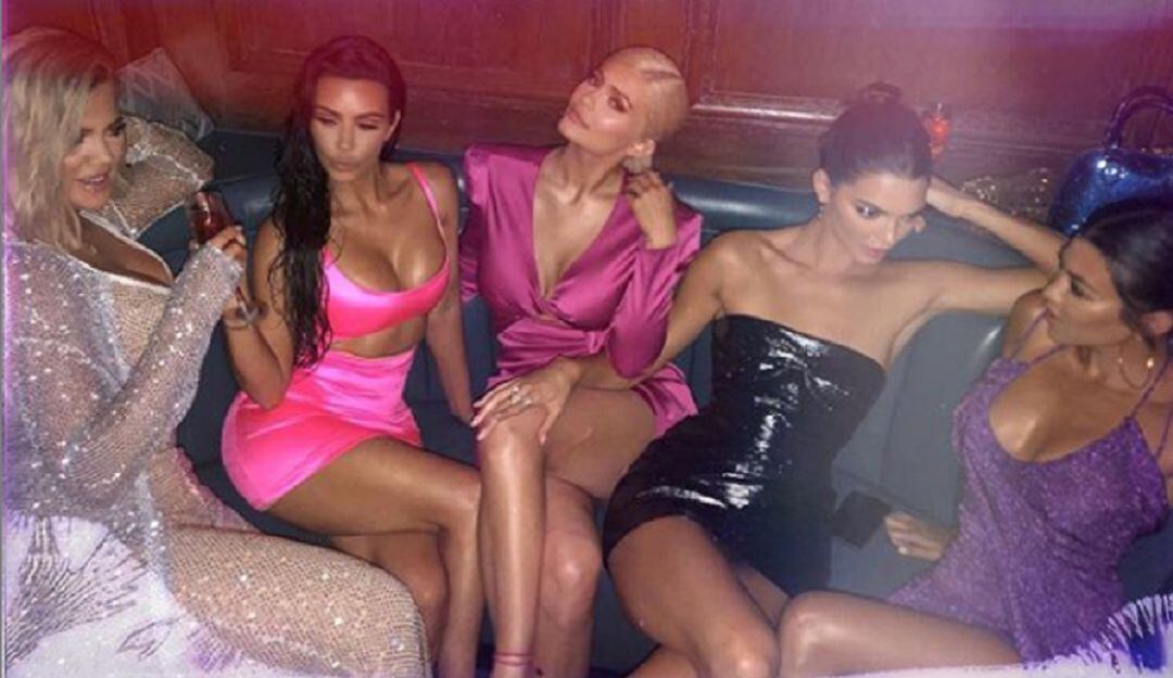 Así posaron las Kardashian para la famosa postal de Navidad