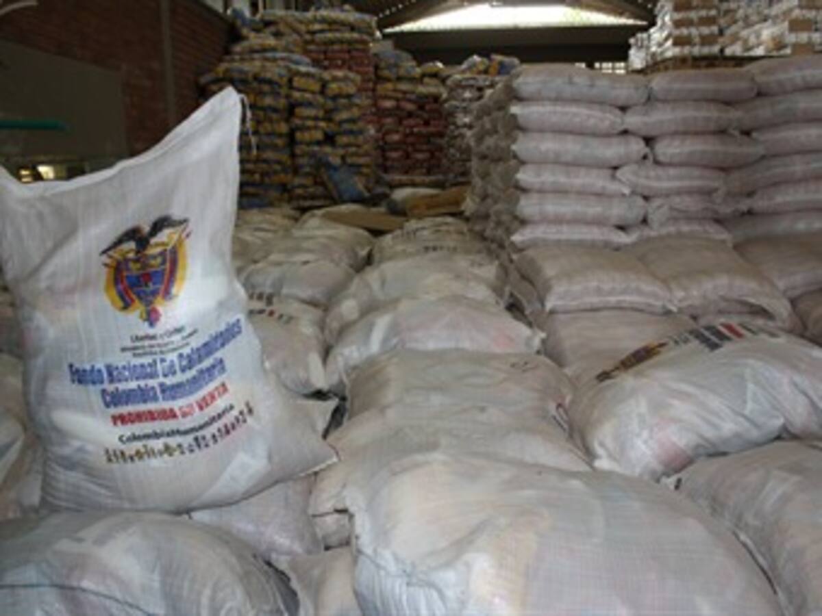 Ayudas para damnificados en Córdoba cerca de podrirse en una bodega