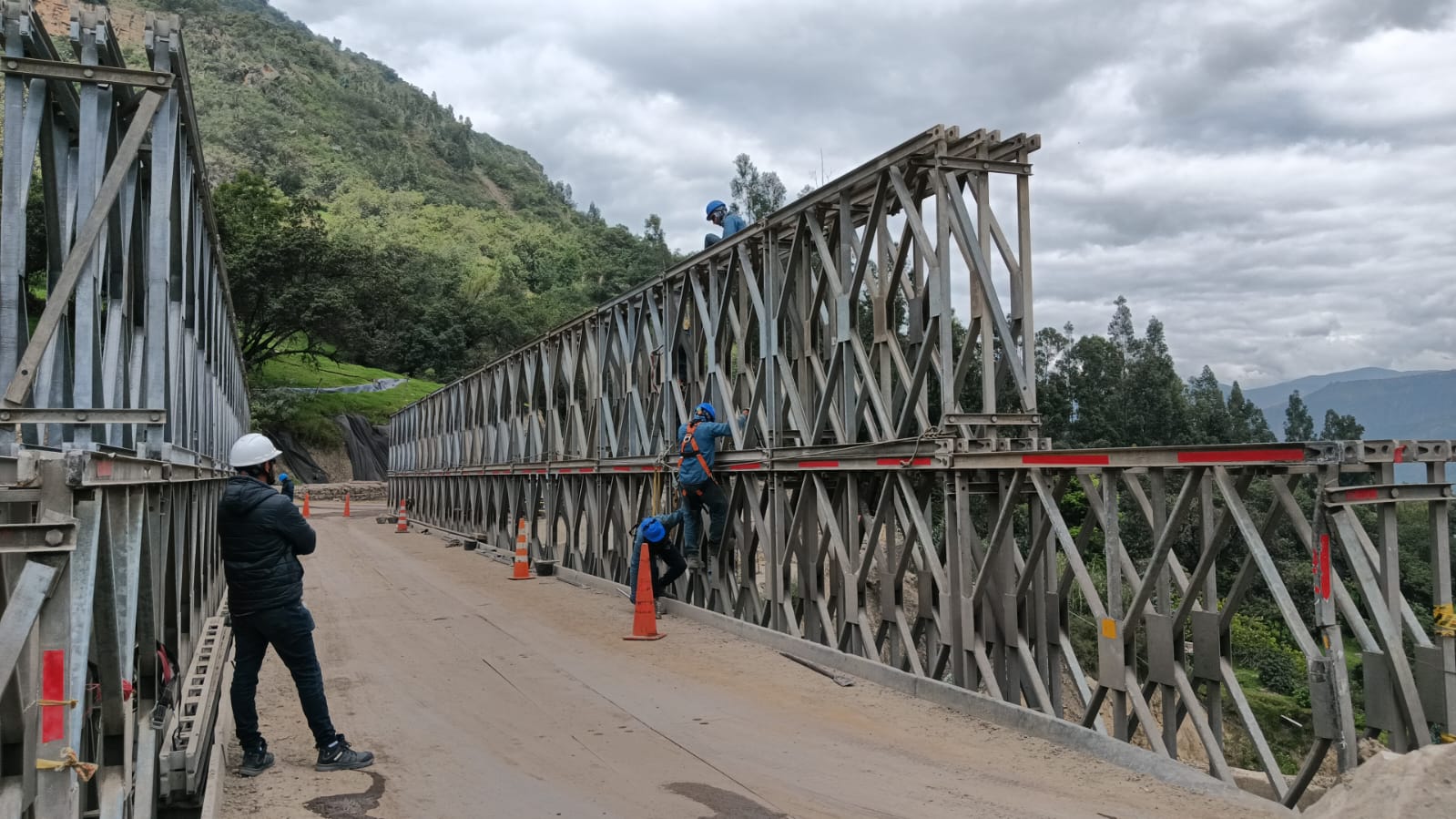 La vía Belén – Sácama, en Boyacá, estará cerrada hasta este domingo 4 de mayo para finalizar instalación del puente metálico El Boche / Foto: Invías