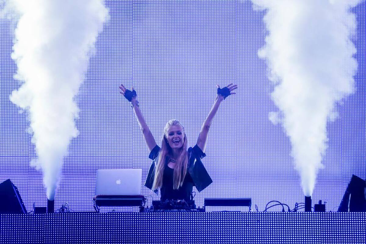 La DJ deleitó a sus seguidores en el "toque" que ofreció este viernes en el Castillo Marroquín. Junto a ella se presentó Natalia Paris.