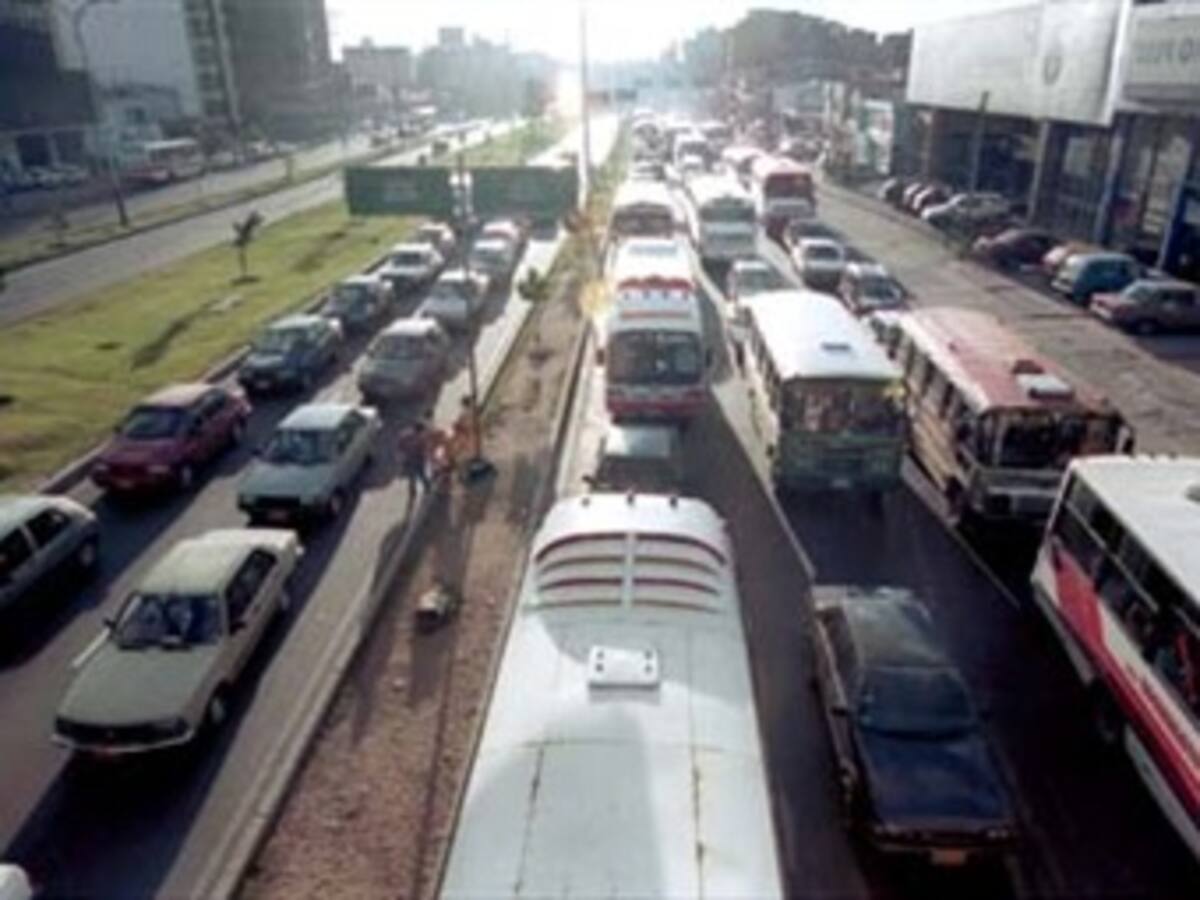 Inversionistas chinos estarían interesados en construir vías para desembotellar a Bogotá